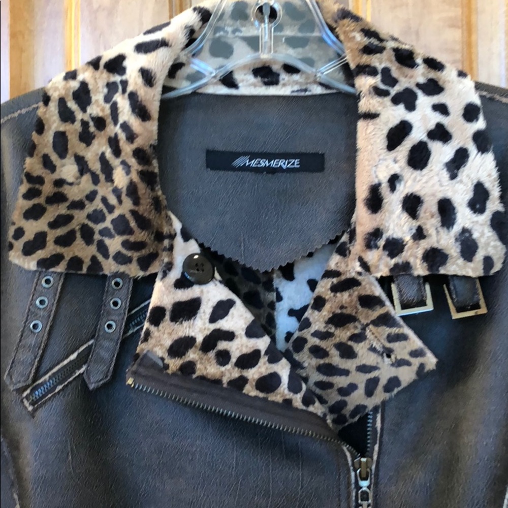 Coat - Picture 2 of 8